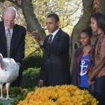 Obama e le figlie cerimonia per il thanksgiving day01
