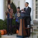 Obama e le figlie cerimonia per il thanksgiving day04