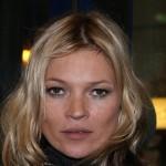 Kate Moss alla stazione di Parigi04