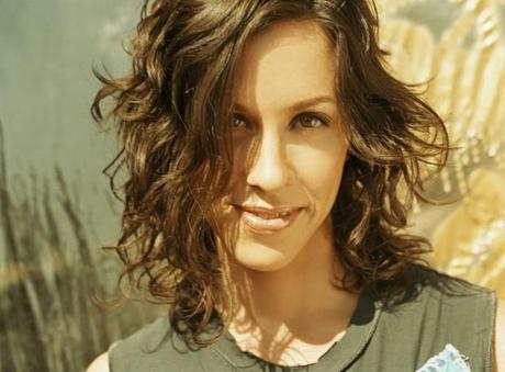 una immagine di Alanis Morissette 620x457 su Havoc and Bright Lights: lEvoluzione di Alanis Morissette