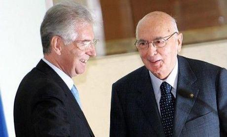 …e un leghista insegna le dimissioni a Napolitano…