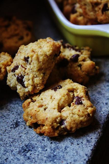 Cookies con avena, cioccolato, mandorle e burro di noccioline