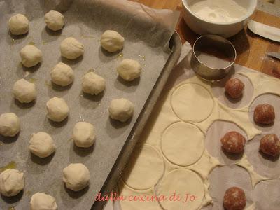 Bocconcini di salsiccia vestiti di sfoglia