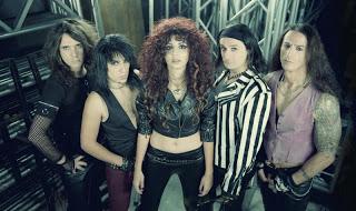 I WILD KITTEN graffiano con il loro Hair Metal