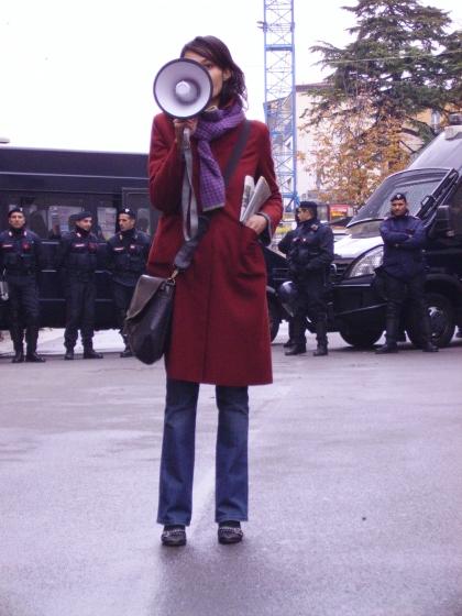 Lezioni universitarie sotto la gru (foto Valeria Spadini per bracebracebrace)