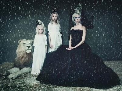 FAMILY CIRCUS... W Magazine December 2010 by Paolo Roversi with Arizona Muse, Lindsey Wixon, Britt Maren