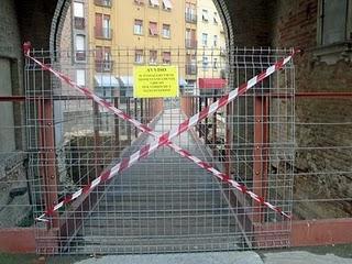 Fidenza - Area archeologica di Piazza Grandi, passerella fuori uso