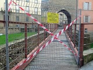 Fidenza - Area archeologica di Piazza Grandi, passerella fuori uso