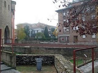 Fidenza - Area archeologica di Piazza Grandi, passerella fuori uso