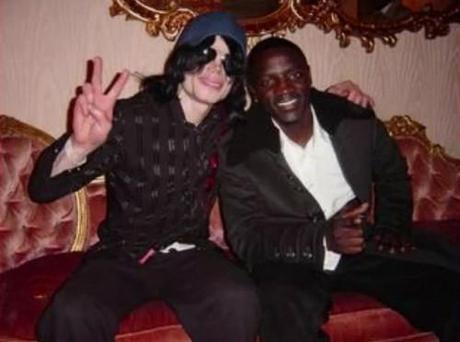 -with-Akon-michael-jackson-9238852-641-481.jpg