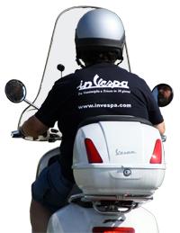 Con la vespa ai piedi del Cristo