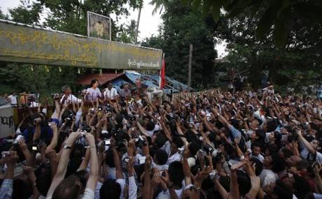 Birmania, Aung San Suu Kyi è libera