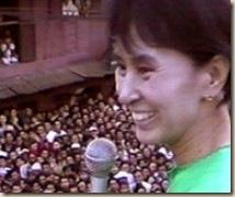 Aung-San-Suu-Kyi-at-a-rally-in-Mogok-in-May-2003