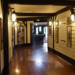 Corridoio che porta dalla reception al ristorante del Disney's Hotel Cheyenne