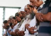 Mussulmani di Fiji in preghiera durante l'Eid