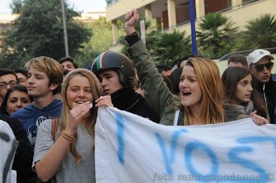 STUDENTI IN PIAZZA a SORRRENTO