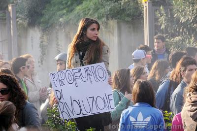 STUDENTI IN PIAZZA a SORRRENTO