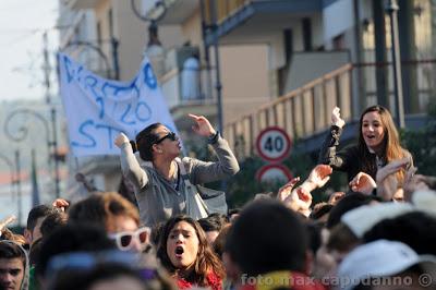 STUDENTI IN PIAZZA a SORRRENTO