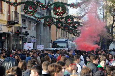 STUDENTI IN PIAZZA a SORRRENTO