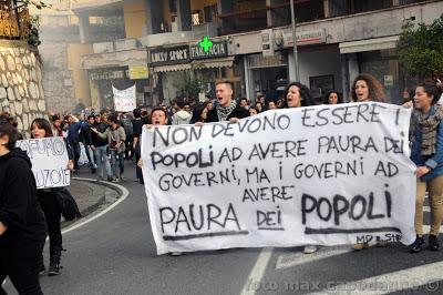 STUDENTI IN PIAZZA a SORRRENTO