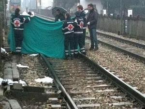 Calabria, treno travolge fiat Multipla, sei morti