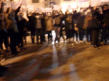 Flash Mob Trani un bavaglio bianco per i femminicidi – foto