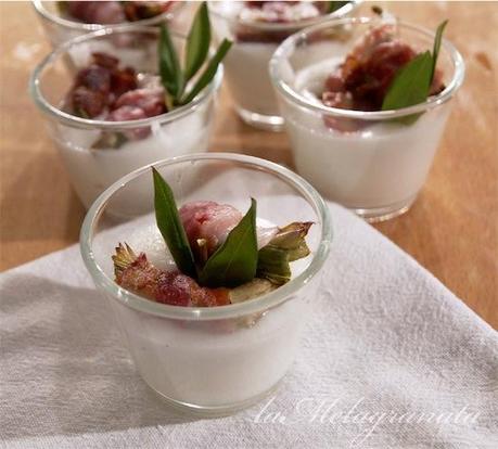 Bicchierini  bianchi con carciofi e bacon