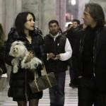 Antonio Zequila con ragazza e cagnolino a Milano03