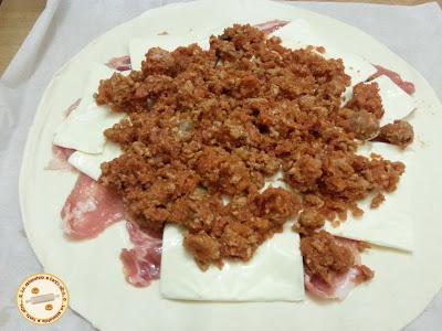 strudel di ragù con salsicce e fontina