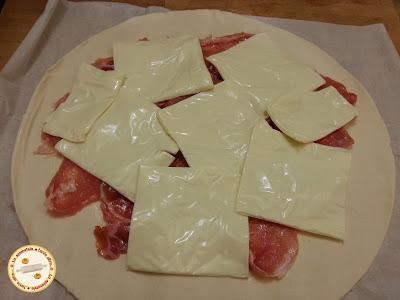 strudel di ragù con salsicce e fontina