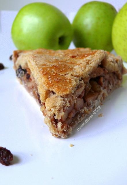 Apple and raisins Pie