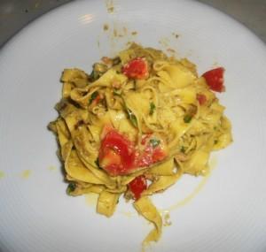 Tagliatelle con pesto di scarola, nocciole e Castelmagno