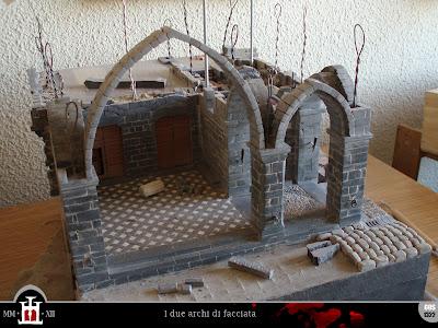 Costruzione 136: La facciata - rinfianco delle arcate e innalzamento muri