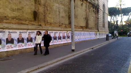 MARUCCIO, CHI ERA COSTUI? ROMA FA SCHIFO PESCA UNA FOTO DI  DUE ANNI FA CHE SPIEGA BENISSIMO PERCHE' NON BISOGNA VOTARE CHI PRATICA AFFISSIONI ABUSIVE SUI MURI