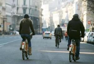 Viabilità Milano: meno auto, è boom bici