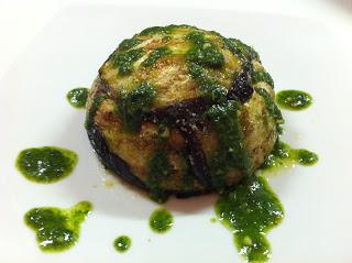 CUPOLA DI MELANZANE CON PASTA FILANTE AL POMODORO E PESTO DI RUCOLA