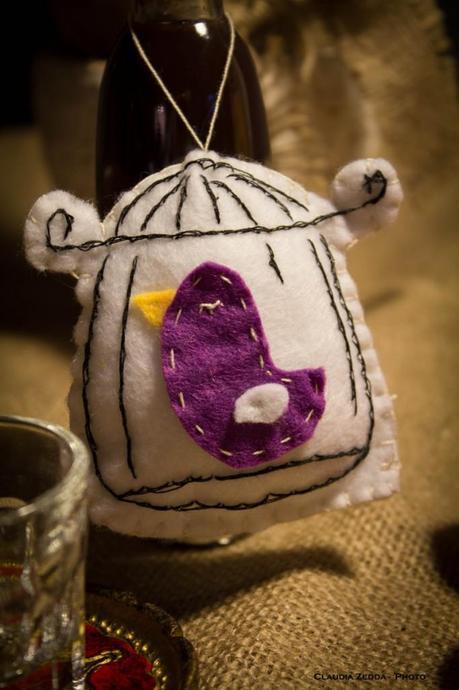 Felt Mania – Felt bird in cage Felt Mania – Felt bird in cage