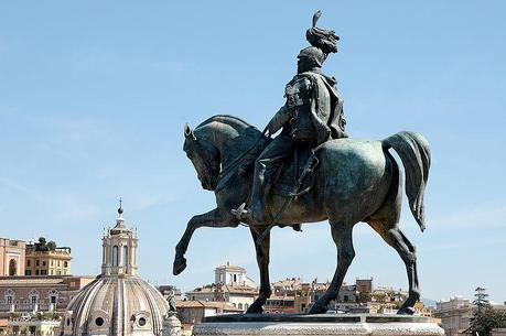 File:Statue Vittorio-Emmanuele II Vittoriano.jpg