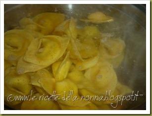 Tortelloni di ricotta con cipollotti bianchi, carciofi ed erbe aromatiche (7)