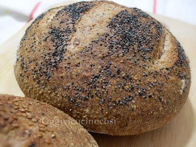 Pane semi-integrale con sesamo e semi di papavero