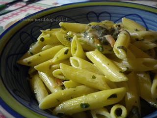 Pasta con crema di rucola e salmone