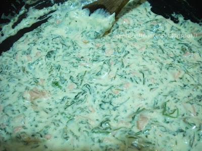 Pasta con crema di rucola e salmone