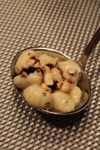 Gnocchi al gorgonzola con nocciole e balsamico