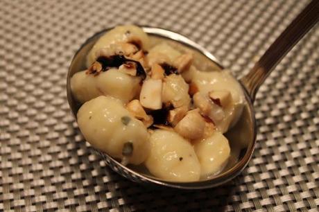 Gnocchi al gorgonzola con nocciole e balsamico