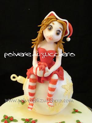 Cake topper Natalizio: una piccola elfa in pasta di zucchero