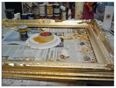 “Cornice restaurata con foglia oro”