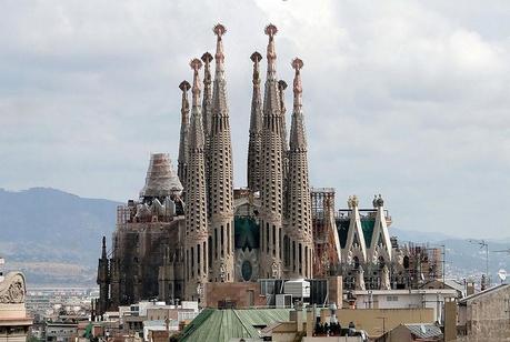 File:Sagrada Familia 01.jpg