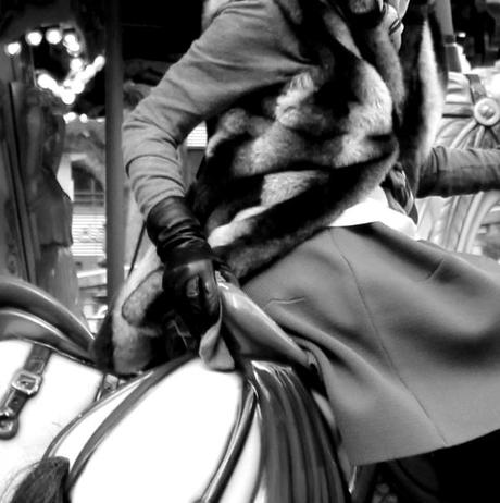 Carrousel en blanc et noir.