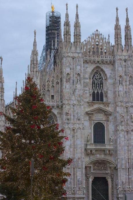 Santa is coming to town! Low-cost Christmas hunting in Milan: Duomo-Via Torino tour IMG_2766