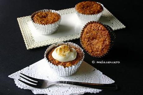 Muffin carote e amaretti con cream-cheese frosting